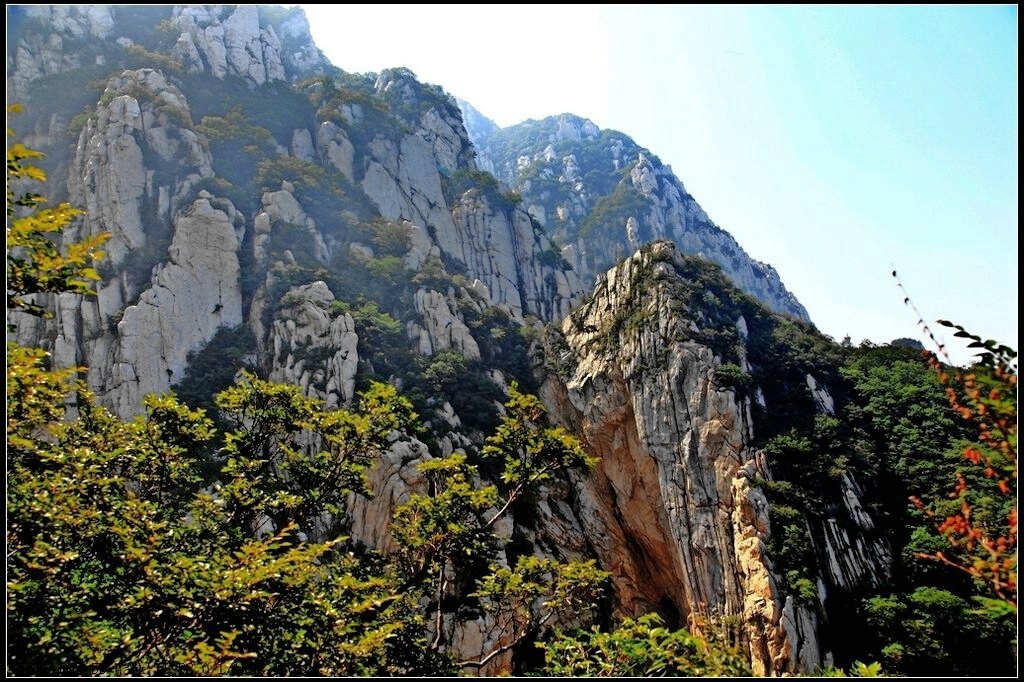 岩石滑坡,在山體上留下永恆的劃痕 嵩山風景名勝區