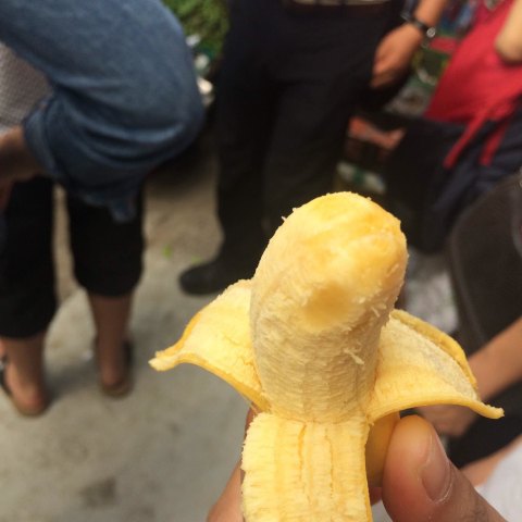 香蕉仔超级香甜 美功铁道市场