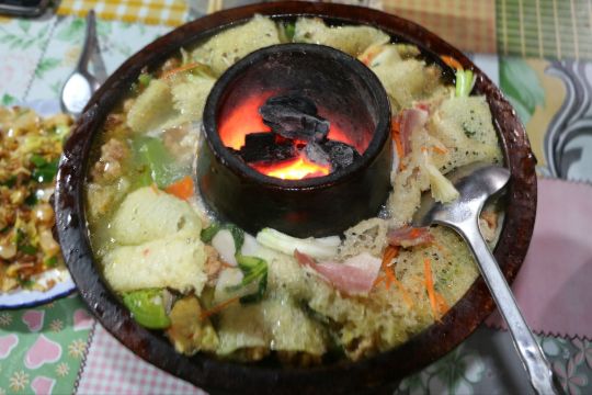 土锅子内容很丰富,要尝尝 和顺古镇