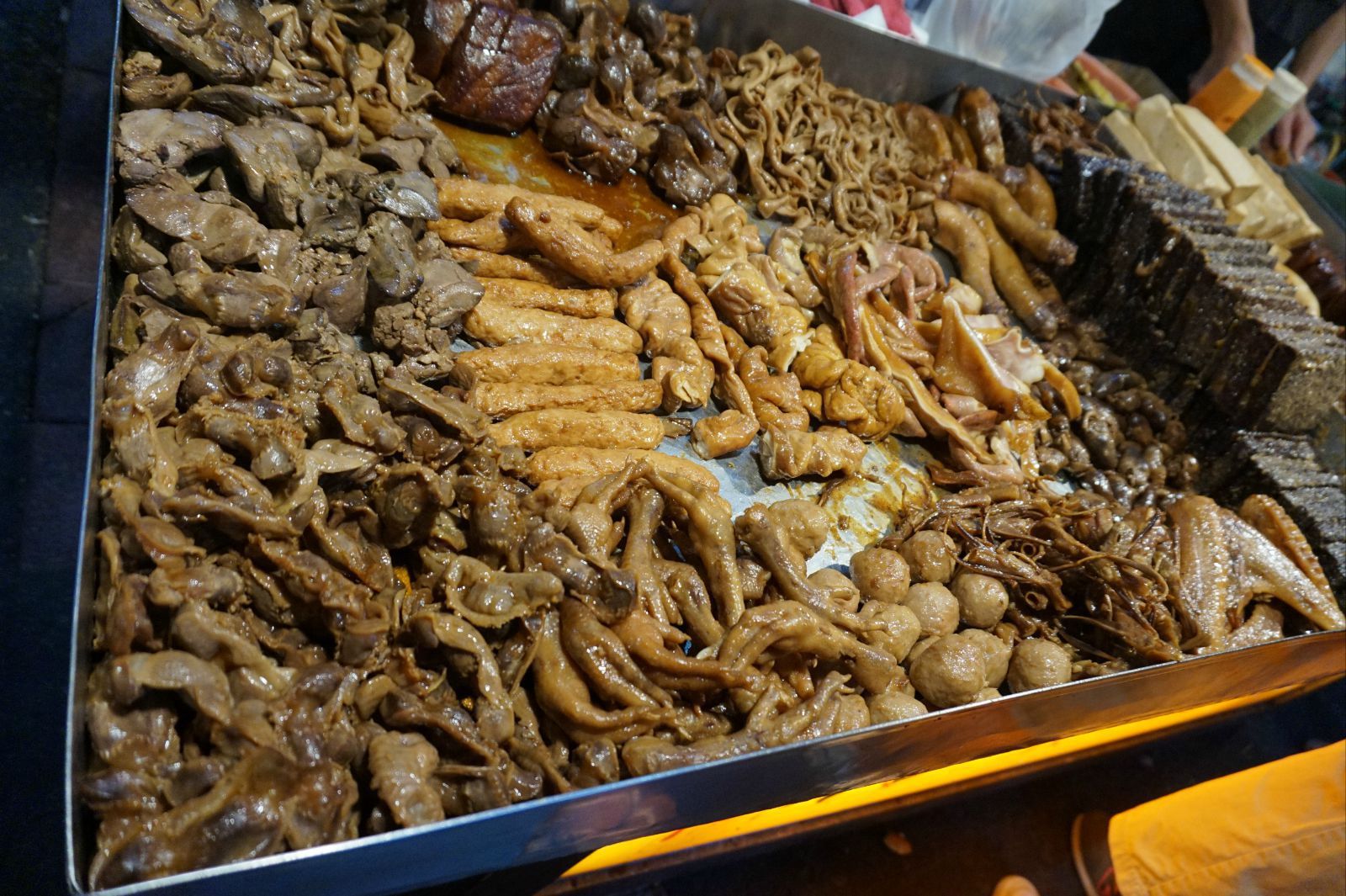 一堆的卤味,虽然有点儿那个.味道应该不错吧 逢甲夜市