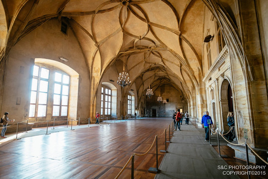 因而有此名称,然而在19世纪之后,逐渐变成贫民窟, 20世纪中期重新规划