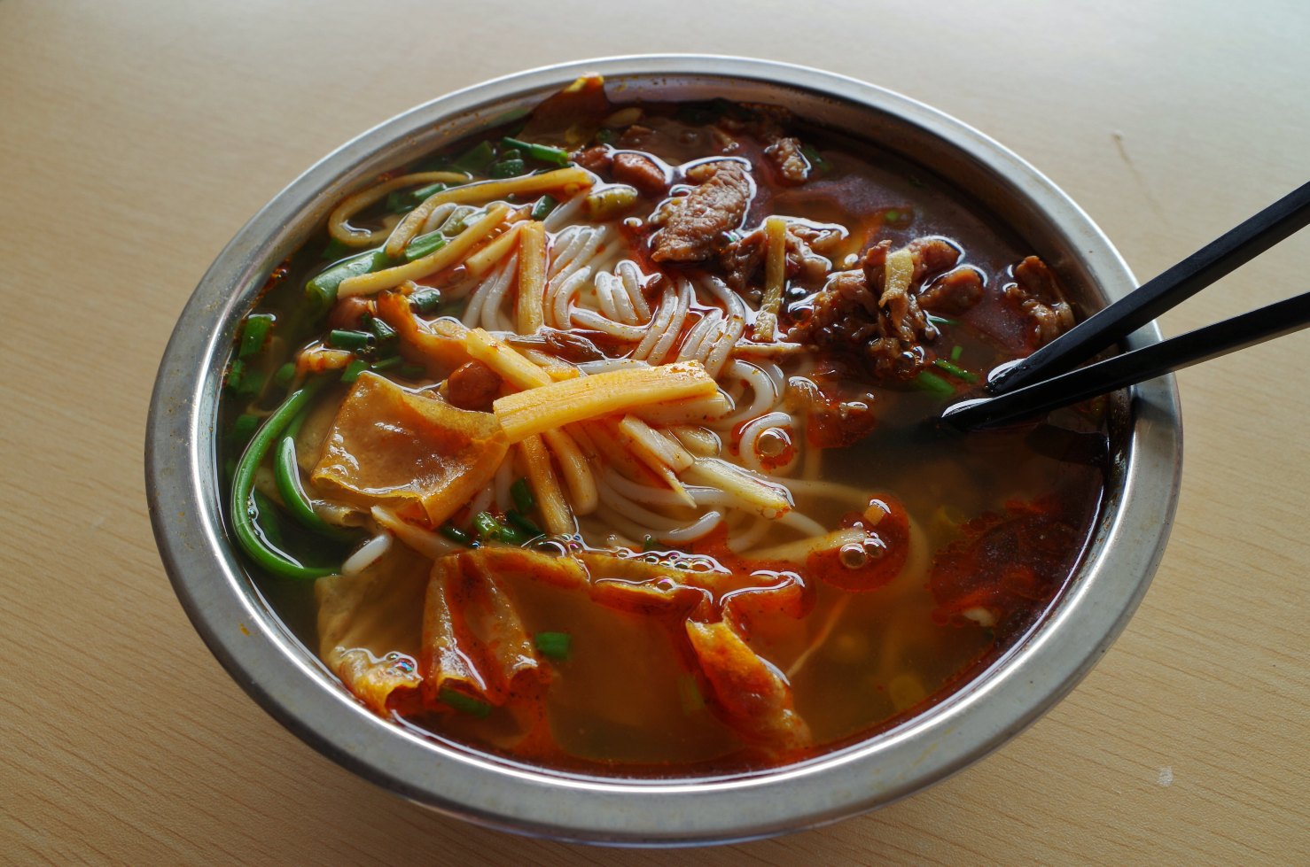 中饭一碗牛腩螺蛳粉 在小林米粉店解决的      南湾