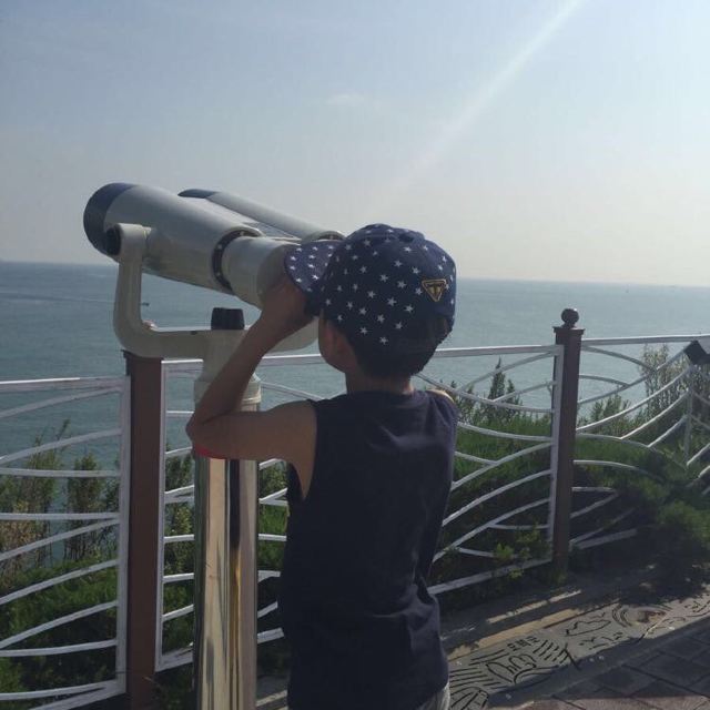 望远镜看得很清晰,还是免费的.远方的家,在哪里呢?