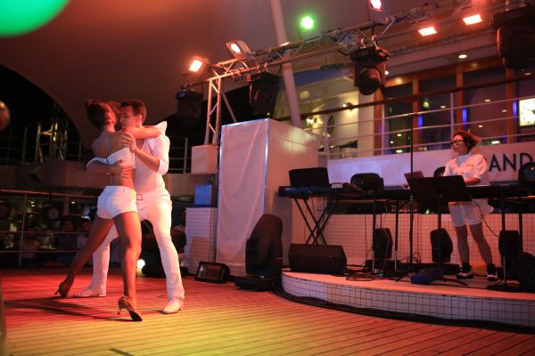 写意金秋#天海邮轮首届国际邮轮音乐节