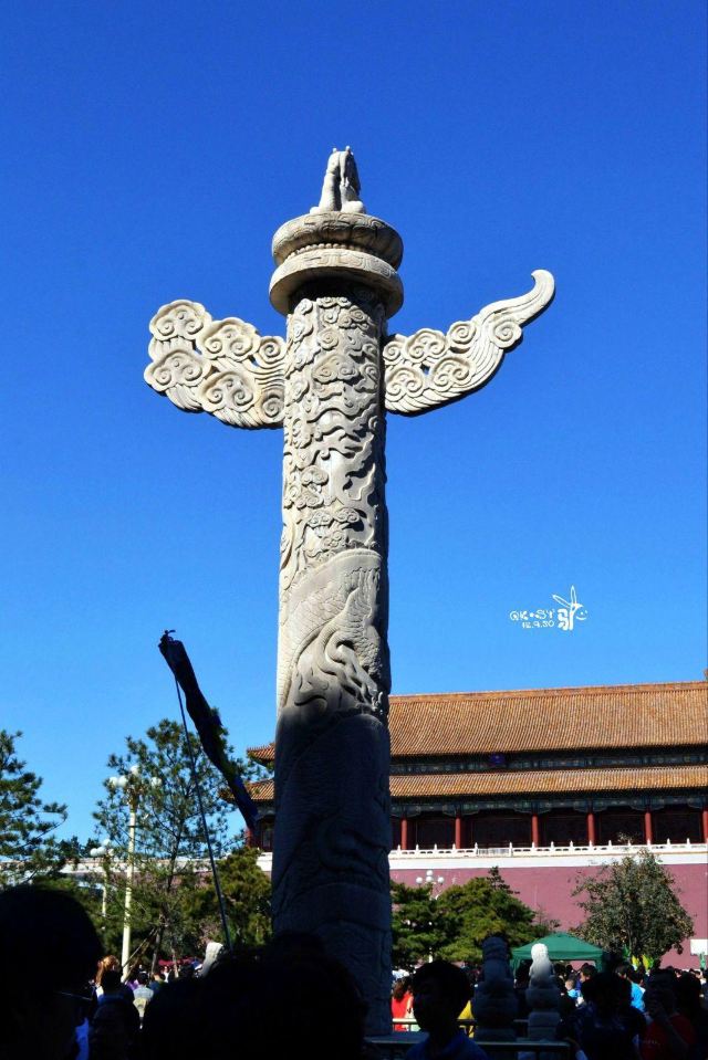 华表,上面的祥云图案我很喜欢 天安门广场