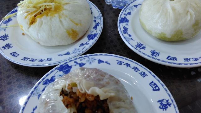 青椒肉丝面 青菜包 蟹黄小笼 灌汤蟹黄包 豆沙火饺