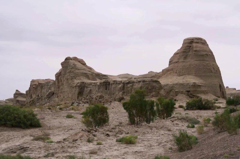 魔鬼城是克拉玛依市东北的乌尔禾盆地内的一处风蚀地貌景区.