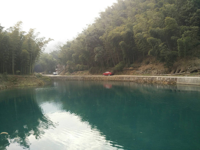 二十三湾位于宜兴市湖父镇的邵东村,在这个四面环山绿竹成荫,空气