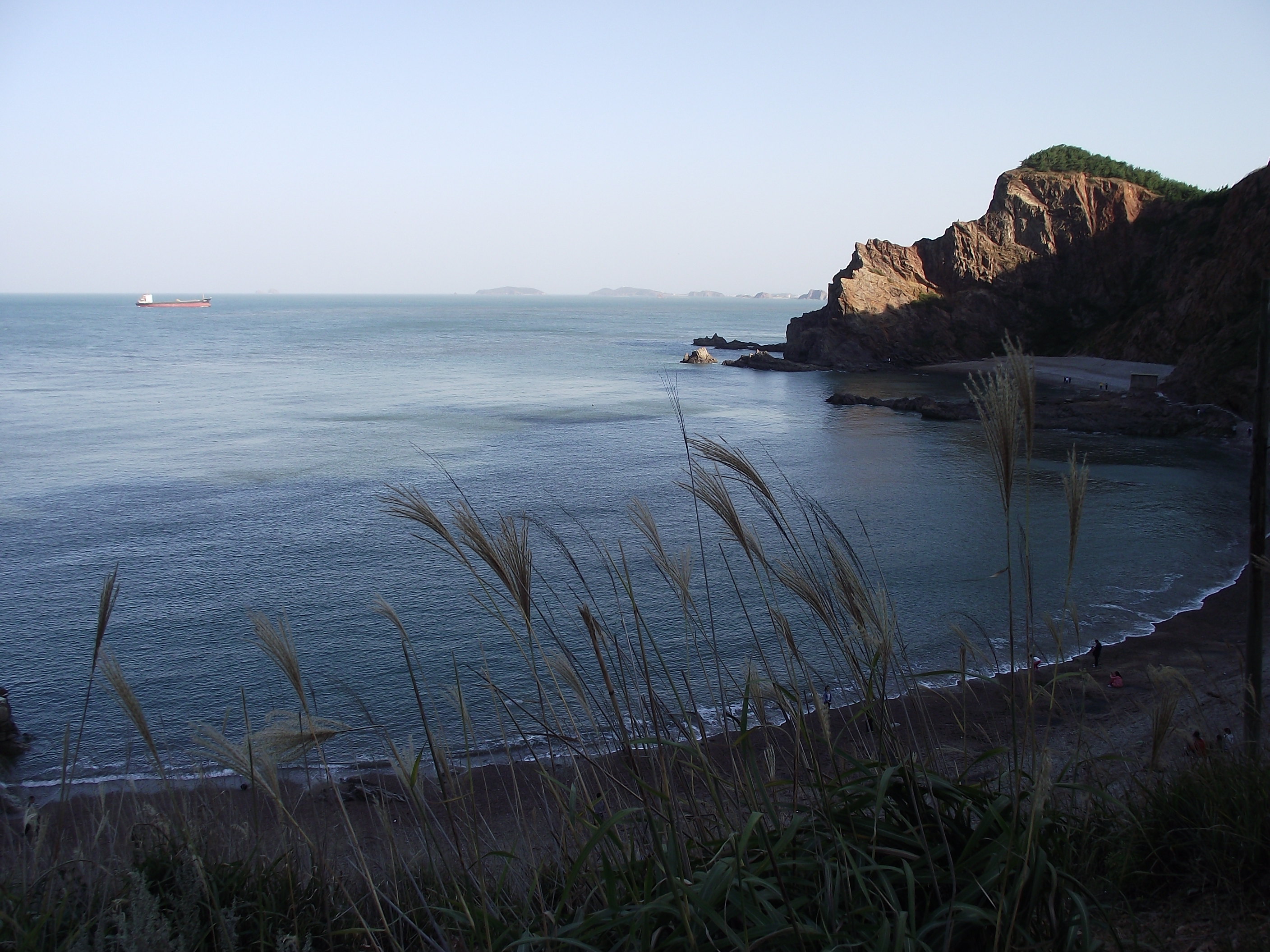 東口這裡知道的主要是煙臺本地人,所以遊人很少,感覺很不錯. 芝罘島