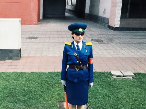 走之前终于拍到了平壤的一道特色风景线—女交警. 万寿台大纪念碑