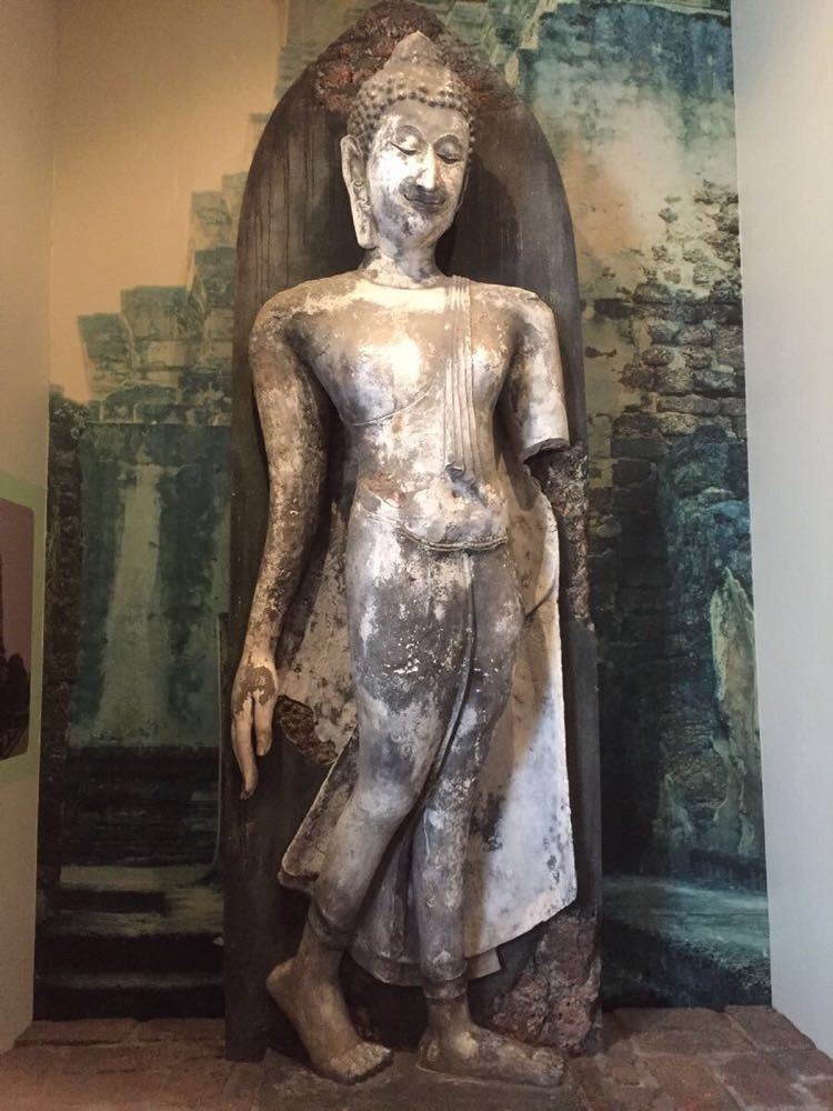 修复过的巨大的行走佛,超美.