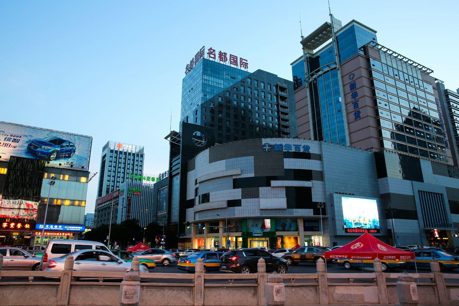 银川市中心,三线小城的样子,招人喜欢 银川鼓楼