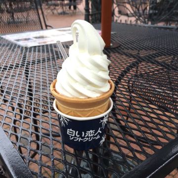 买了白色恋人冰淇淋,好美味