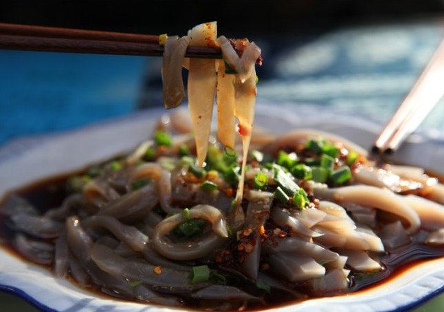 鸡豆凉粉,丽江的美食经典,能吃到石鼓鸡豆凉粉就完美了