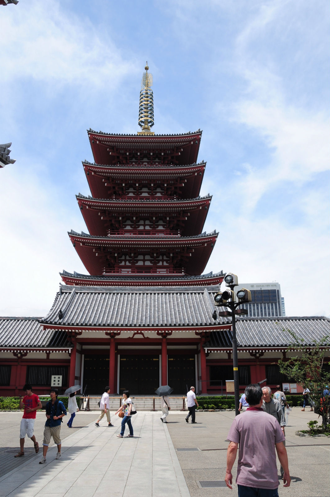 五重塔,僅次於京都東寺的五重塔,為日本第二高塔. 淺草寺