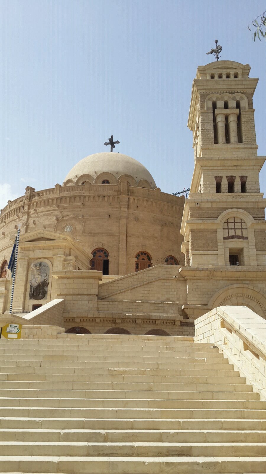 开罗老城区         通往犹太教堂的小路保留有古埃及痕迹,走过去有