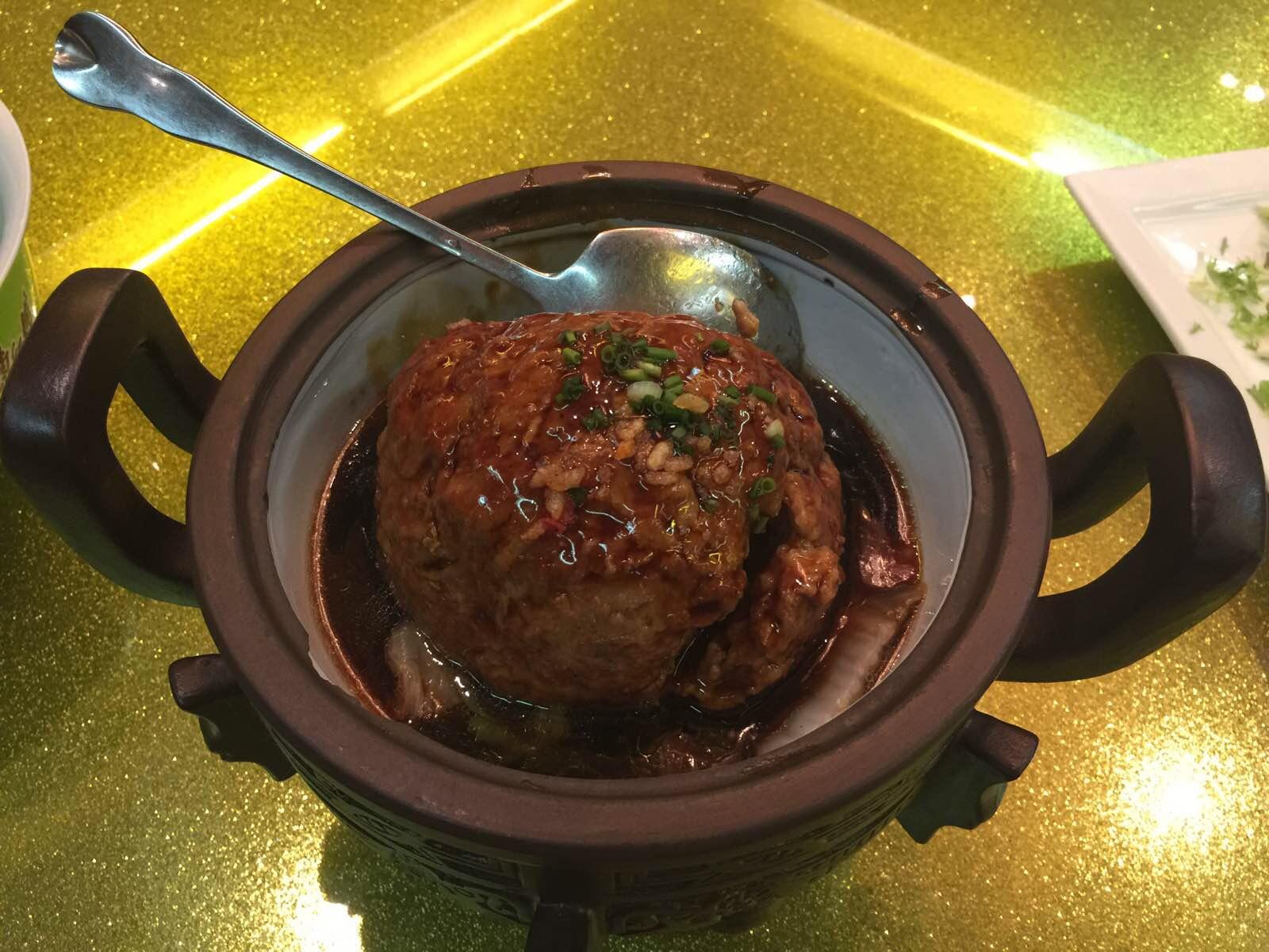 今晚品尝的是扬州特色菜 狮子楼的菜肴让人赞不绝口!