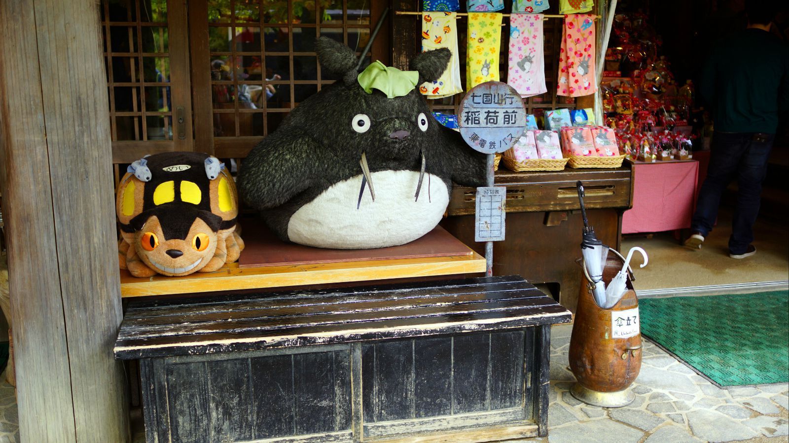 坐在这里侯一次车吧.想念我的小龙猫wuwuwu. どんぐりの森