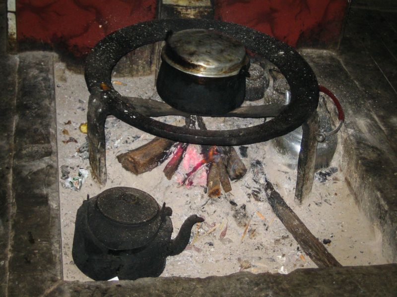 拉客之家的火塘 泸沽湖