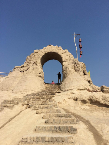            《红高粱》中的月亮门