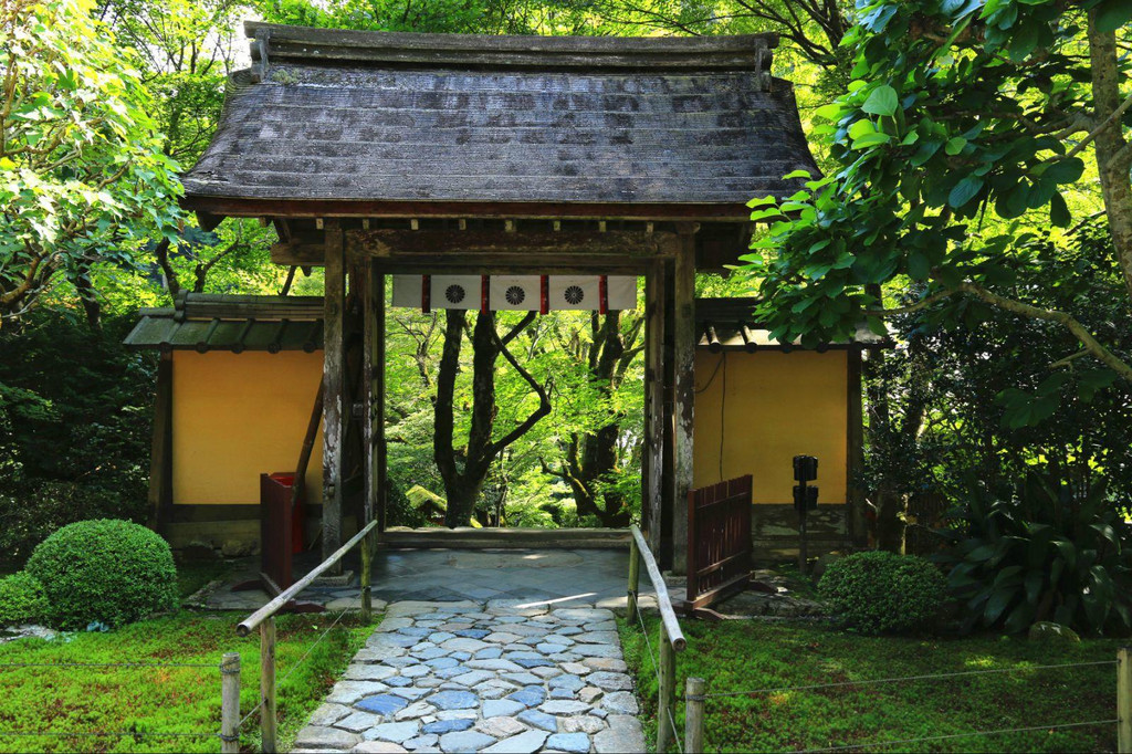 京都寂光院 寂光院,据传是公元594年由圣德太子所建.