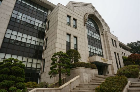 这个是现代建筑了. 新村大学街