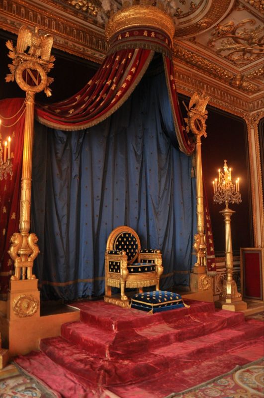和中国皇帝的宝座比起来拿破仑的御座完全就只是普通的椅子嘛