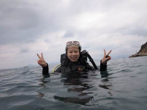 早上7点30分集合,来到港口坐船去凤凰岛,主要是去潜水,很期待也很害怕