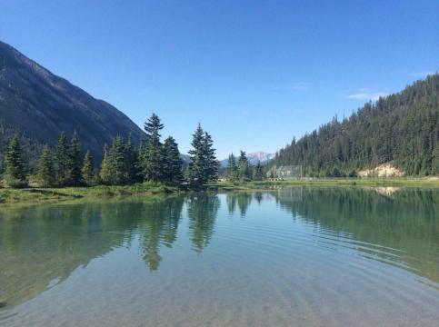 途经的无名小湖也很美丽 无名