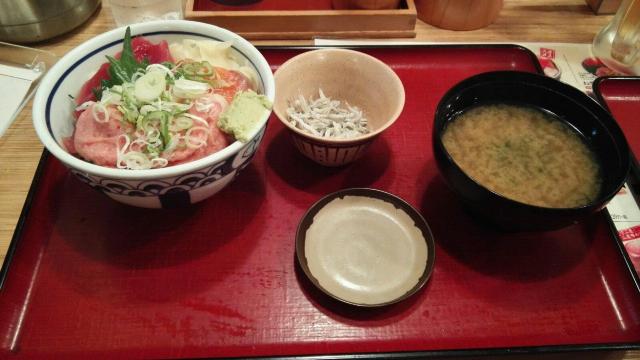 好吃的海鲜丼(dong),其实就是海鲜盖饭的意思 台场