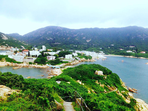            对面看到的就是石澳村