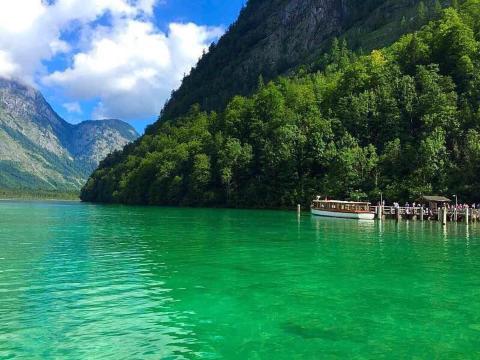 翡翠般的湖水 让人想起四川的九寨沟 国王湖