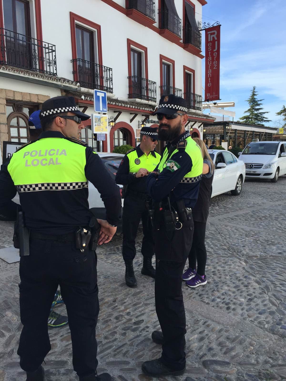 西班牙警察叔叔,谁知道他几岁啊? 龙达