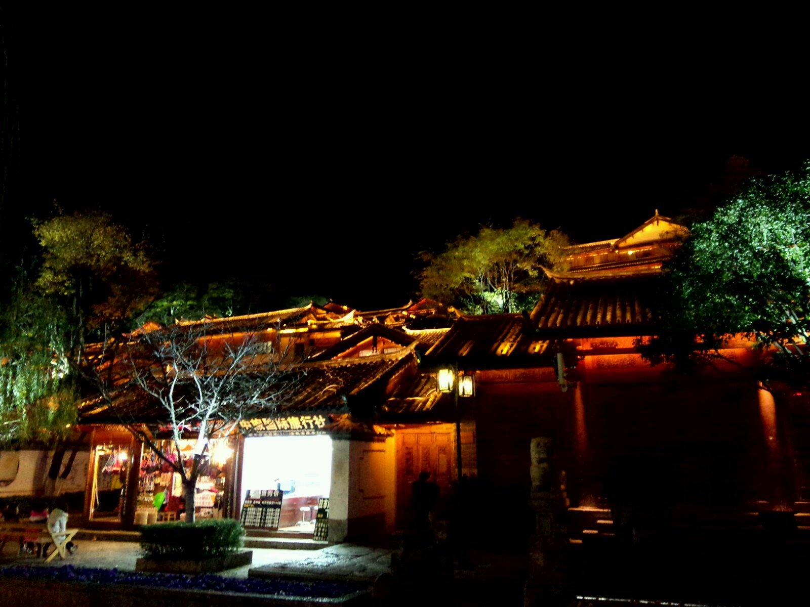 丽江四方街夜景图片