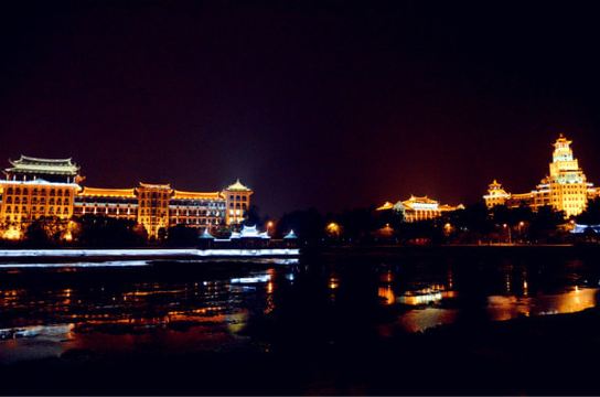 这个角度看,集美中学确实很美,你能再找这样一所美丽的中学么?