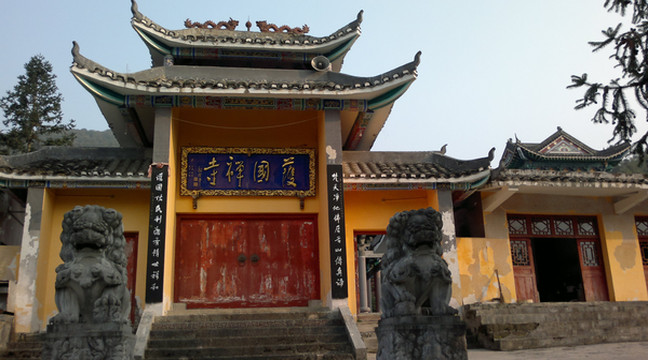 铜仁火车站 梵净山远望:护国寺距棉絮岭7公里.