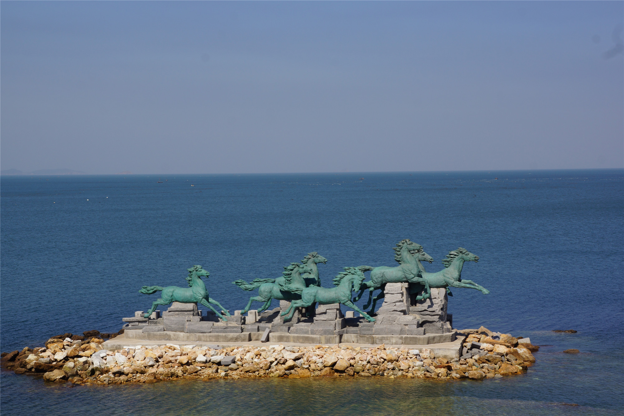 養馬島,相傳是秦始皇東巡時養馬的島,也是煙臺旅遊的一個老景點了