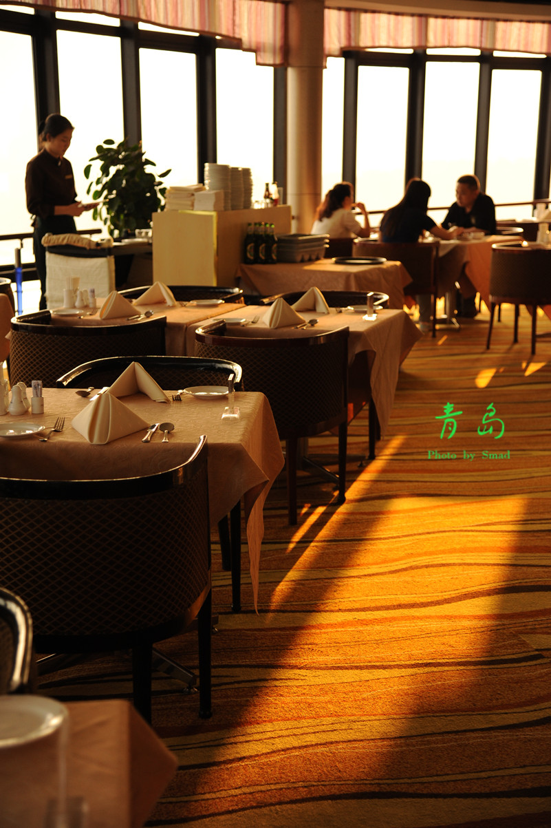 青岛旋转餐厅图片