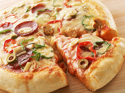 最简单的做披萨的做法_披萨怎么做 自制披萨的做法