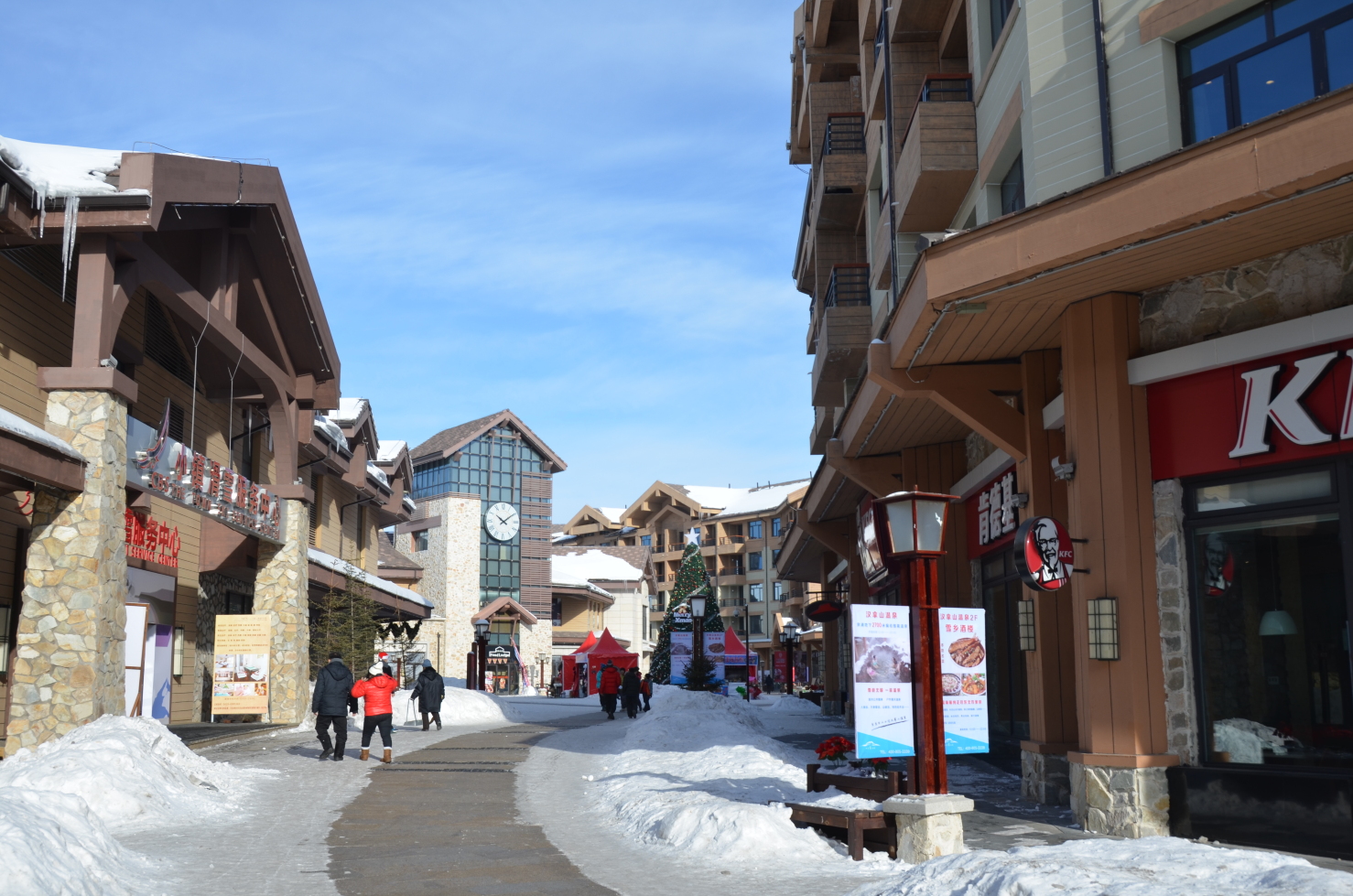 度假区内的餐饮步行街 万达长白山国际旅游度假区