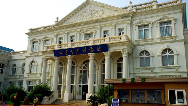 9分 (68条点评) 27 金石蜡像馆位于快轨三号线金石滩站东侧,是金石滩