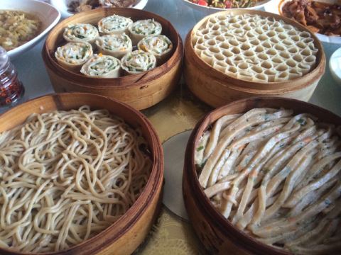 莜面窝窝 鱼鱼等等 特色 半亩地莜面大王(加利大厦店)