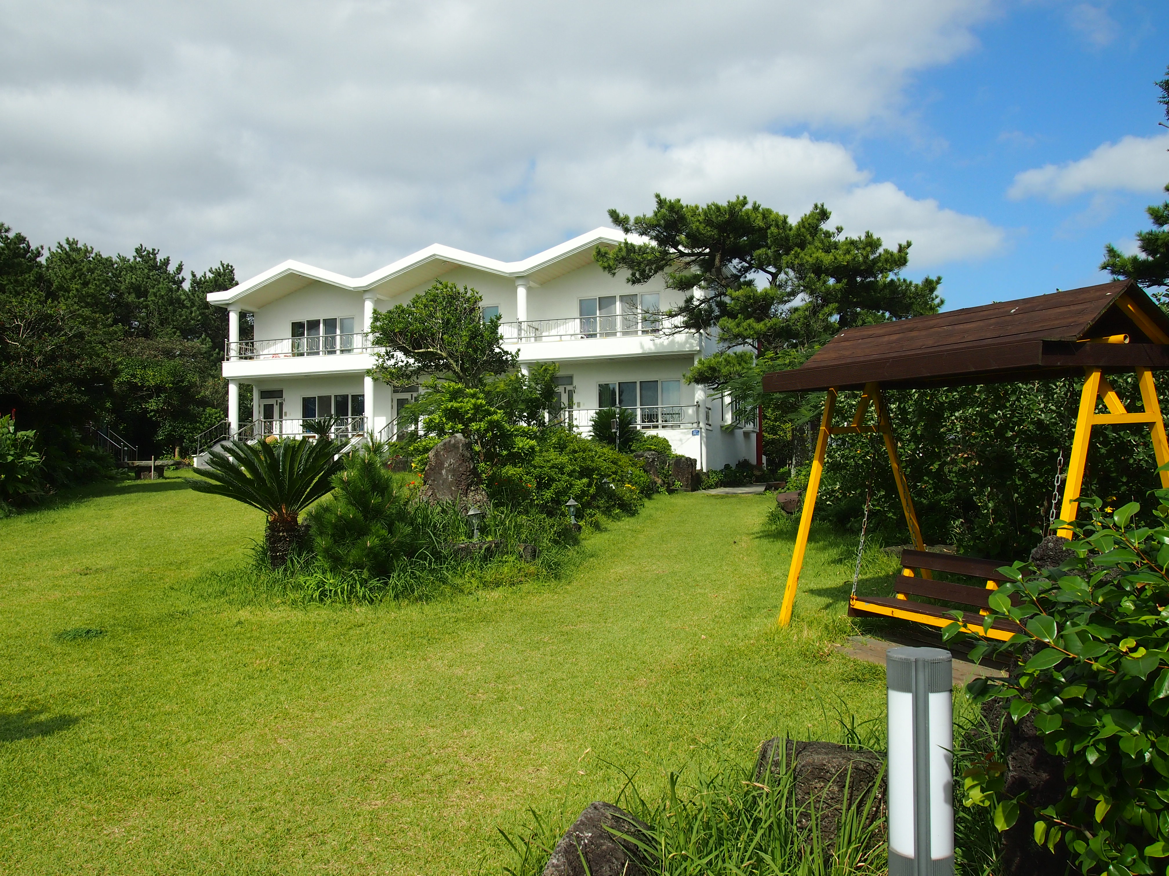 我们后面两天预定的韩国民宿,就在城山附近的海边-终达里,是个小别墅