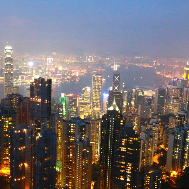 香港的夜景,沒想到山頂的高度比這些高樓都要高